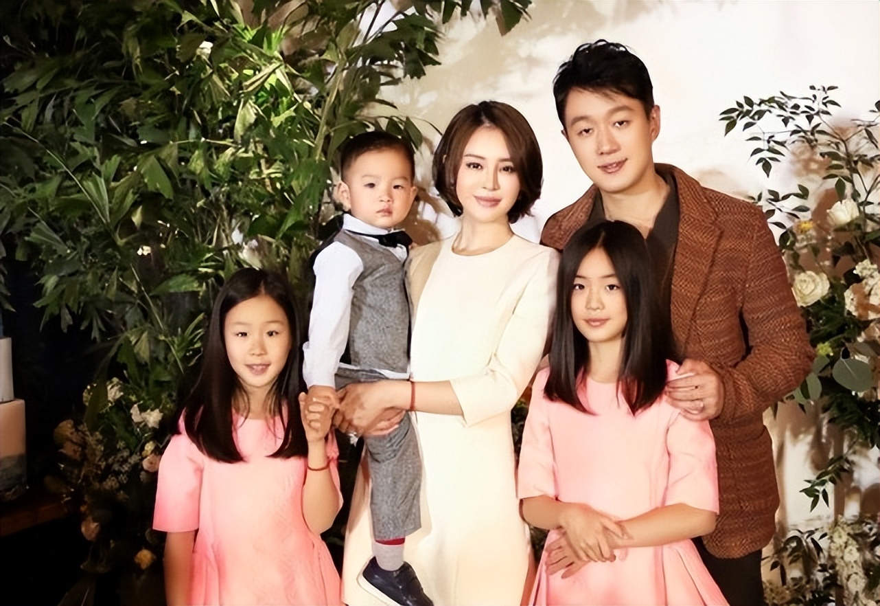 佟大为关悦结婚10周年,佟大为的妻子关悦比老公大多少