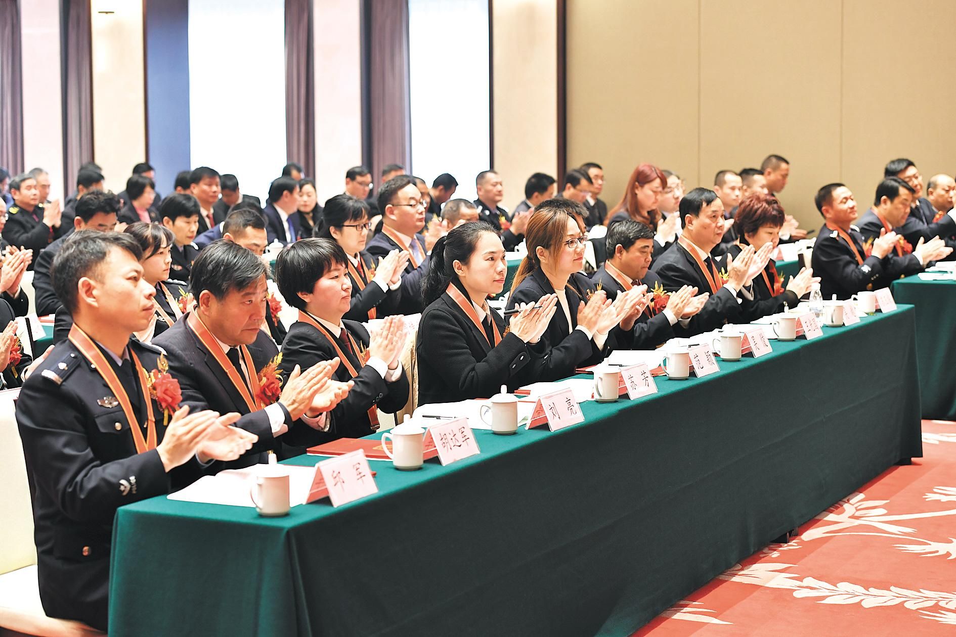 月薪过万的农民工为什么没钱,为什么民工一天挣3400元