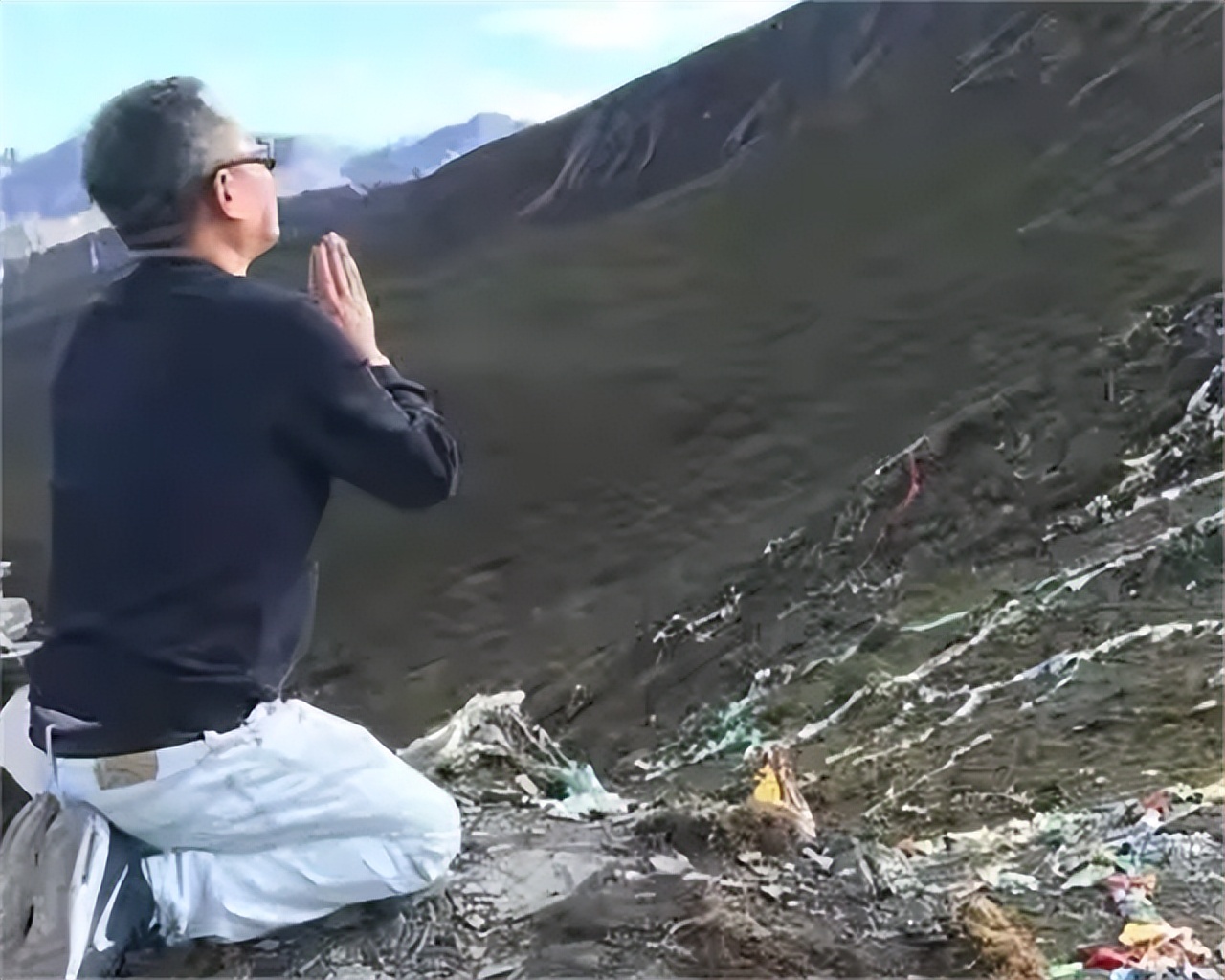 60岁，他大概是中国存活最久的艾滋病人，带着自己遗像活了十几年