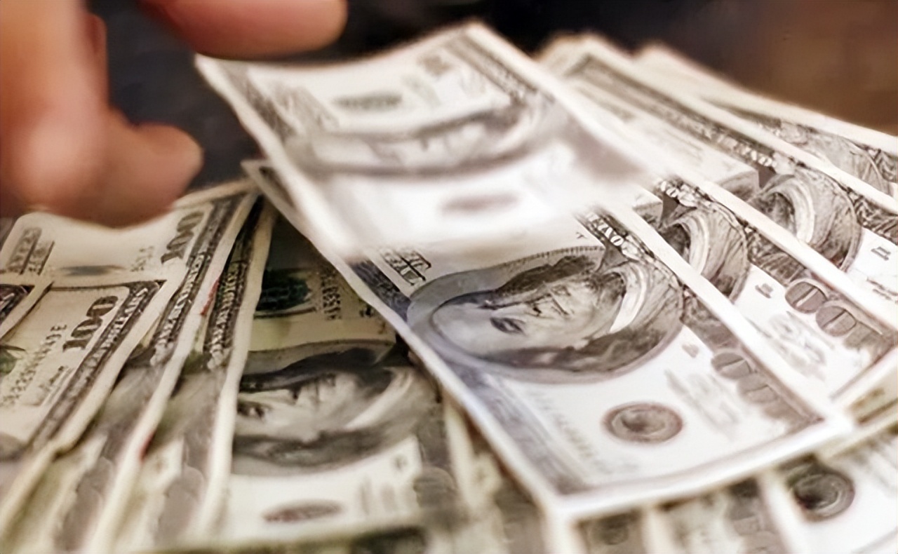 中国大量抛售美国国债会怎么样,中国如果抛售美国国债会怎样