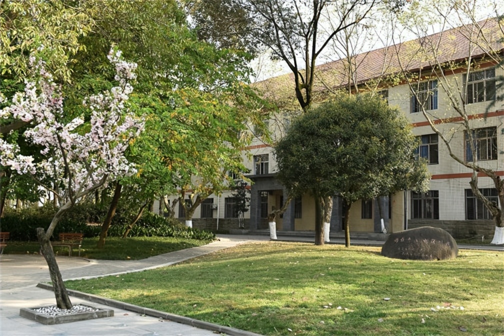 重德博学尚美笃行,重德博学勤勉尚美