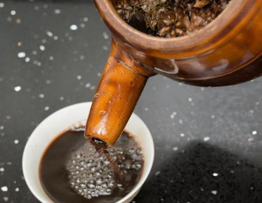 半夜醒，多是血燥，简单两味药泡水喝，滋阴润燥，安神助眠