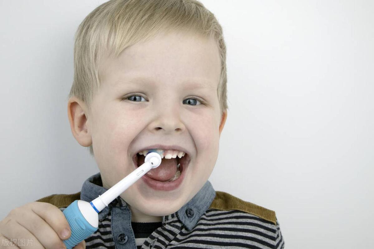 宝宝多大开始能用电动牙刷,宝宝用电动牙刷管用吗