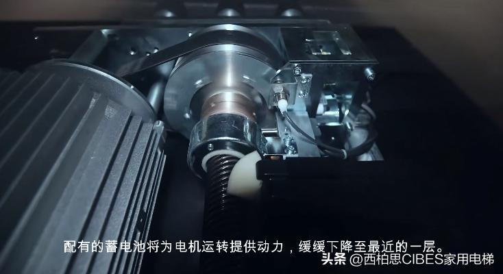 乘坐电梯时突然停电被困,在坐电梯中突然停电