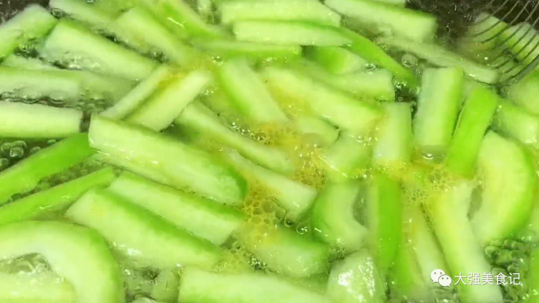 肺气热引起的咳嗽吃什么止咳化痰,阳了咳嗽吃什么菜好