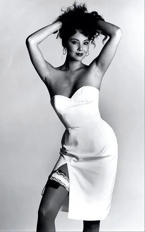 那位曾靓绝时尚圈、串起欧洲上流社会的超模为何落魄至此……