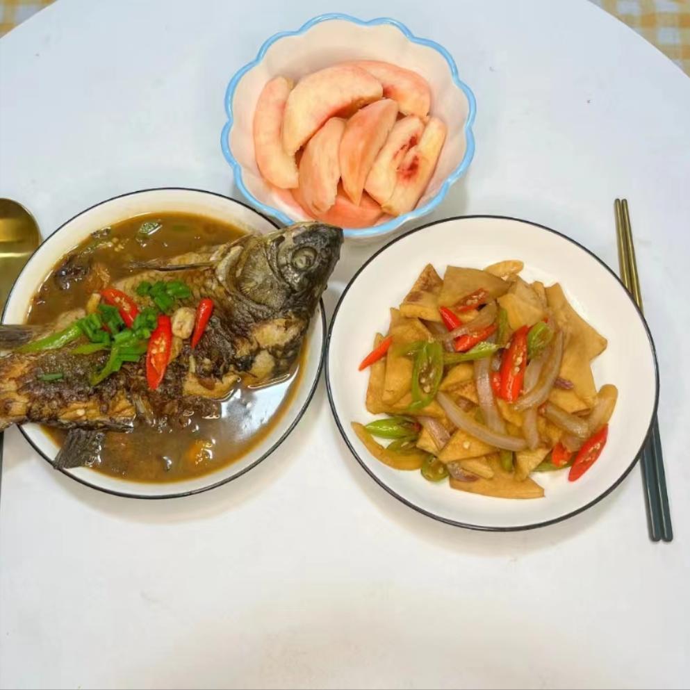 95后小伙一天三餐,95后小伙每天2元吃饭