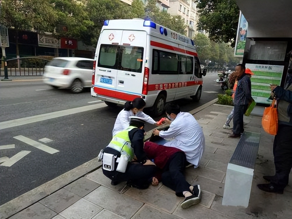 家里脑出血急救常识,老人脑出血应该怎么处理