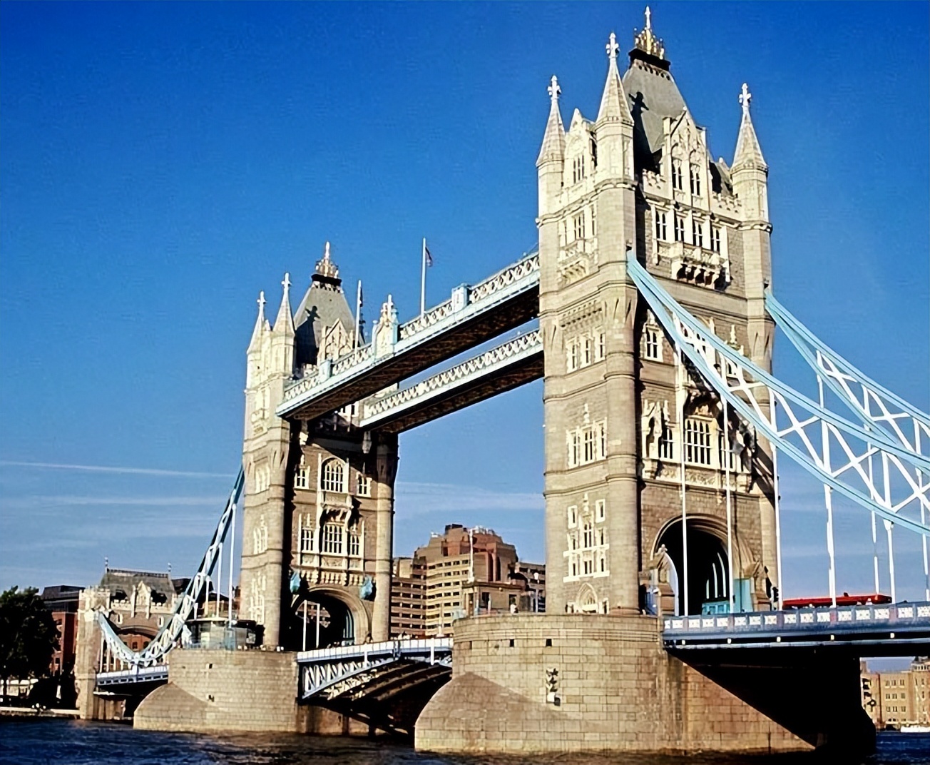 美国作为一个英语国家，却生活着5970万德裔，为什么德语却不通用