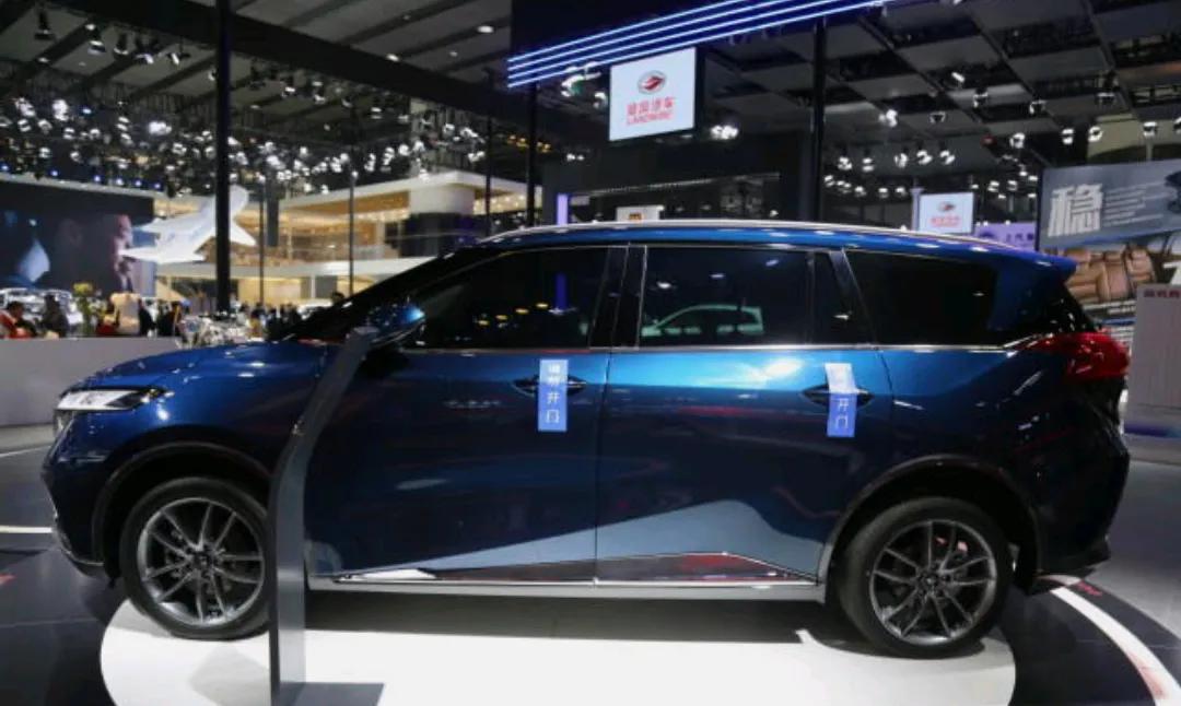 如果车友们喜欢MPV建议看看这款车省油还舒适海马7X