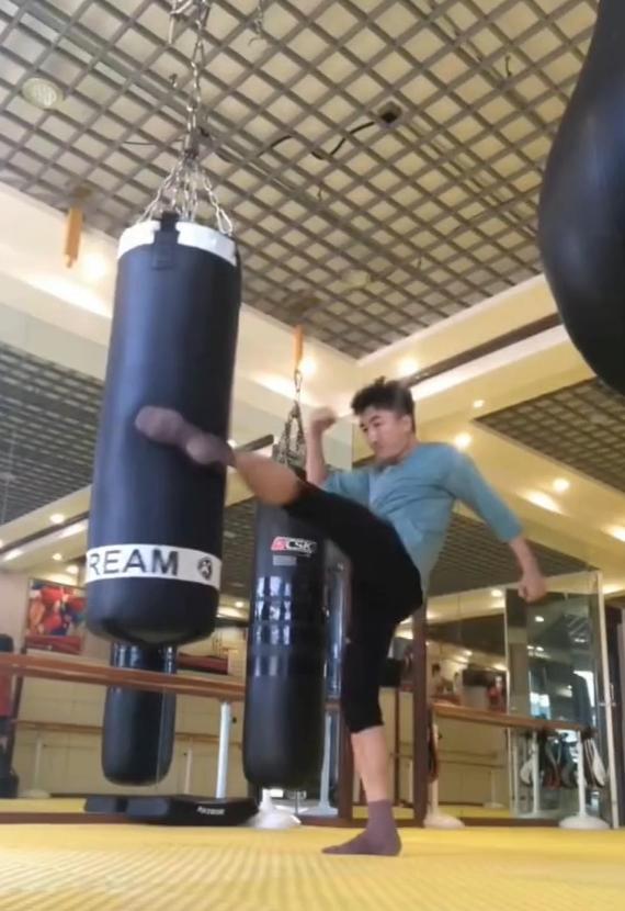 41岁男演员刘伯勋突发心梗去世,演员刘伯勋因心梗去世