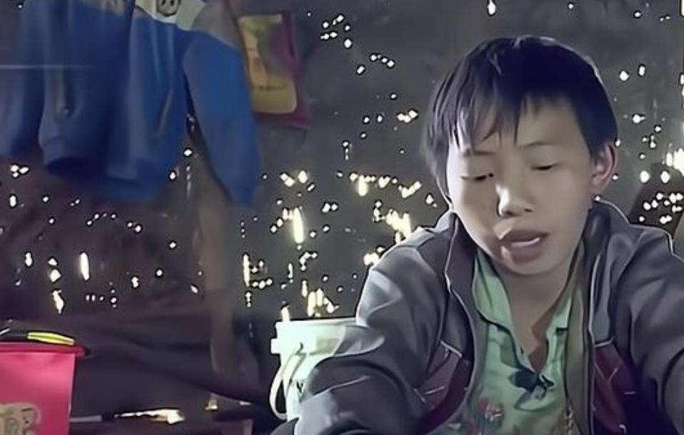 孤儿杨六斤最近情况,广西孤儿杨六斤现状视频