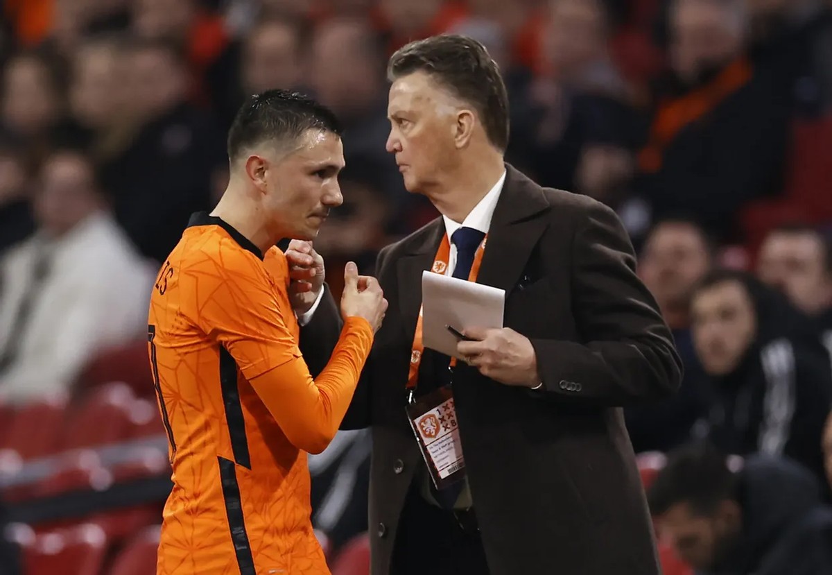 国足主教练全力冲击2026年世界杯,足球国家队压力