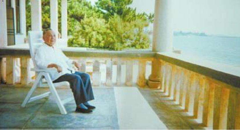 *小平邓**烟瘾大，晚年被女儿“管制”戒烟笑说：我这个人不自由啊