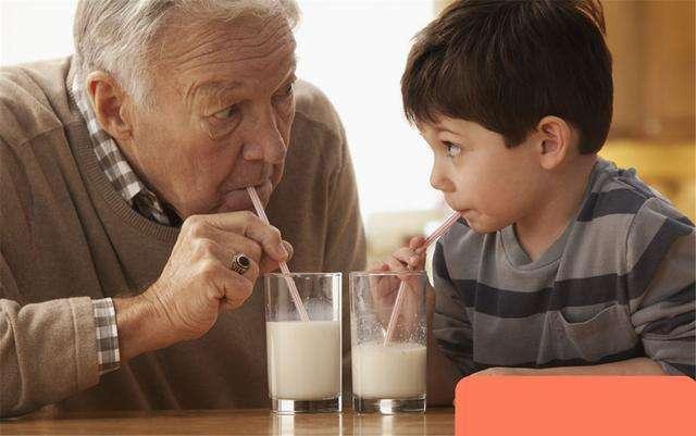 喝牛奶与不喝牛奶的老人有何差别,喝牛奶与不喝牛奶的老人有何区别