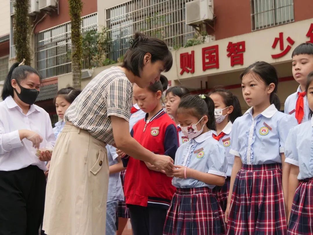 国防教育授牌,青岛市国防教育示范学校