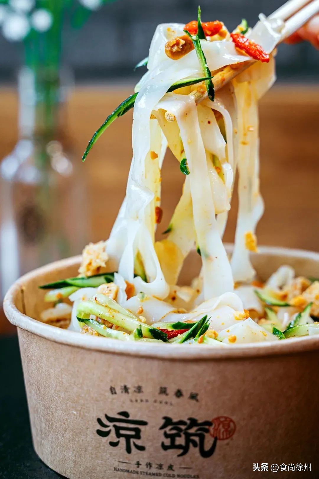 徐州这家传奇凉皮6岁了！看看这个男人给大家准备了什么礼物?