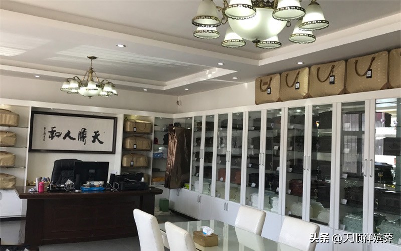 老人寿衣9件套大概多少钱,一套老人寿衣多少件