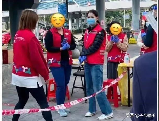 素颜做志愿者走亲民路线被讽刺有目的洗白儿子宣传造势