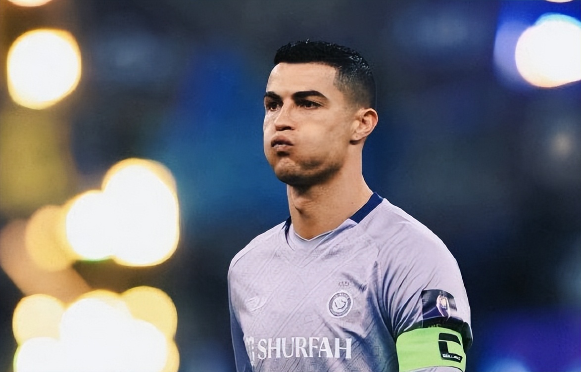 C罗伤情更新！踝关节仍肿胀，最大利好：骨头韧带未伤，拒绝休战