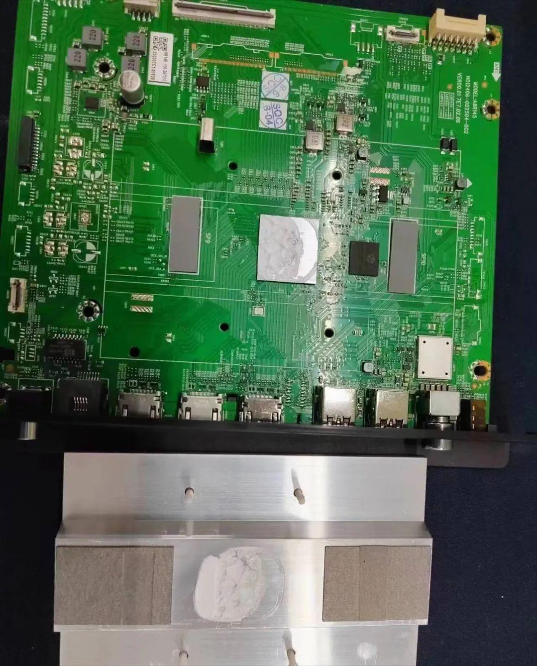 板卡散热,硅脂溢出在主板上