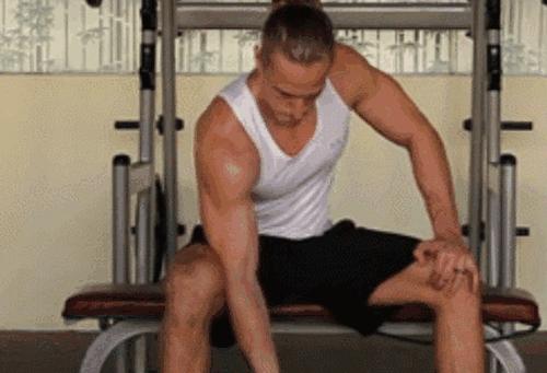 如何让上臂肌肉变大,怎么练上臂变粗壮