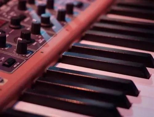 流行音乐写歌常用和弦套路,如何利用和弦套路写歌