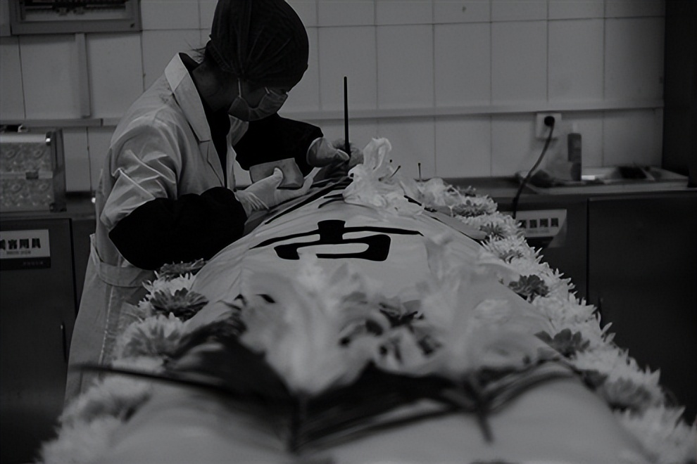 殡仪馆遗体美容师招聘,95后女孩当殡葬师