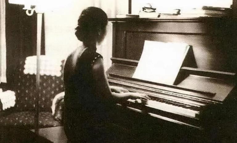 怒骂蒋介石是狗的叶公超，娶燕大校花出轨堂妹，后来怎样了？