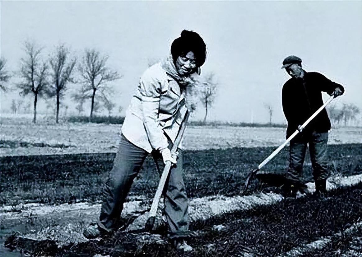 1997年山东女孩捡到价值10亿的钻石,捡到10亿钻石上交42年后现状