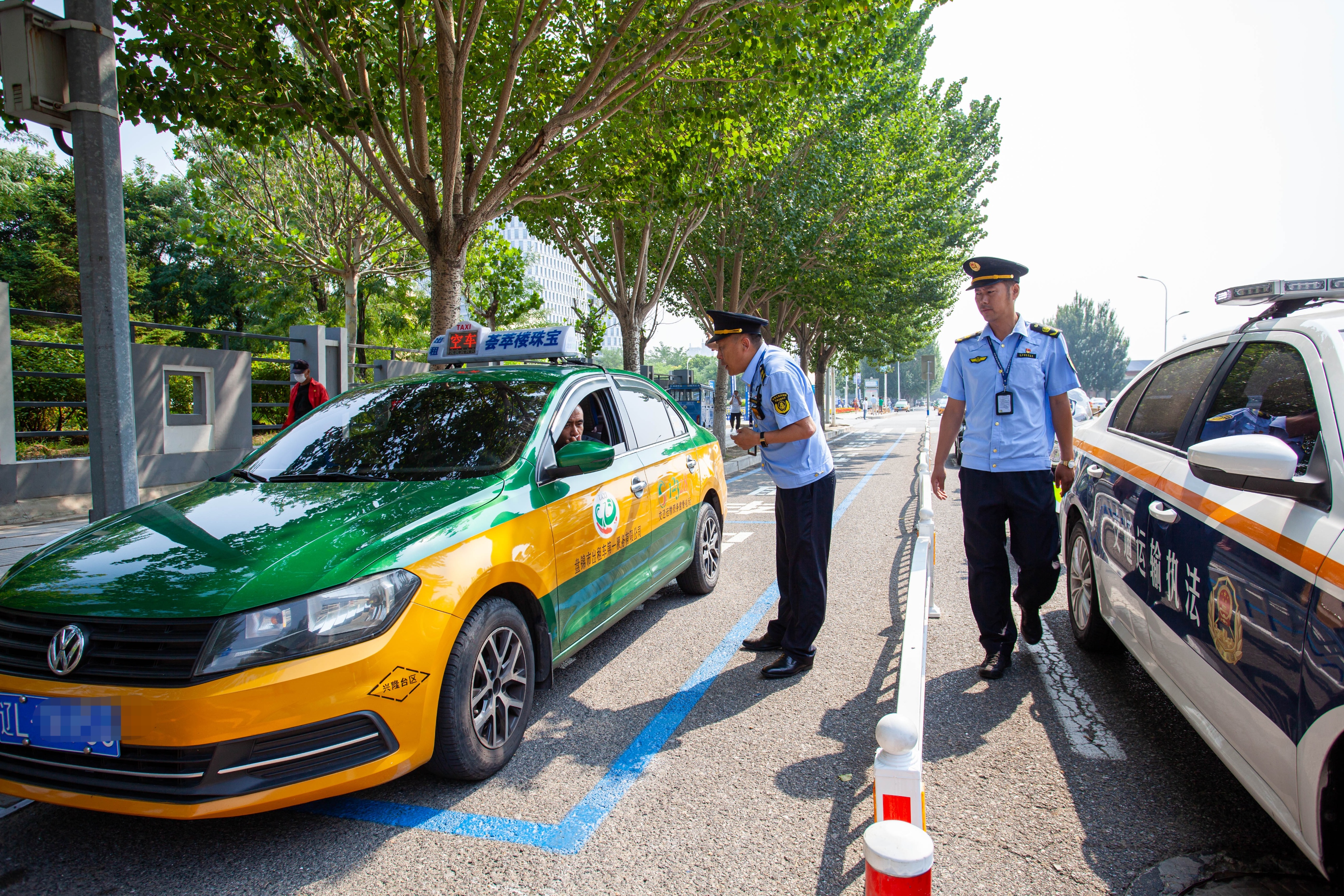 交通执法大队管汽车租赁吗,交通执法车出租车