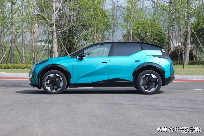 上海车展极氪zeekrx落地价,极氪zeekrx试驾车