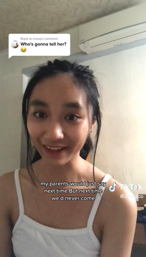 女孩子晒爸爸送的80元的包,女生晒父亲买的包