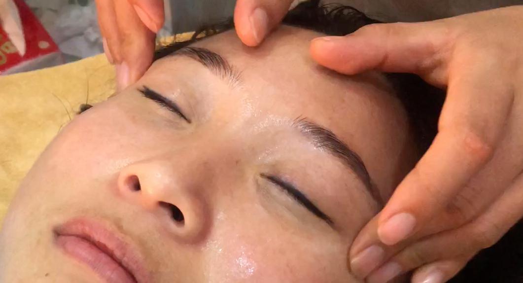 别以为晚上睡觉嘴发干是什么原因,夜晚睡觉嘴唇发干怎么回事