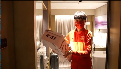 女神节致敬每一位最美巾帼英雄,铿锵玫瑰荣耀绽放致敬中国女兵