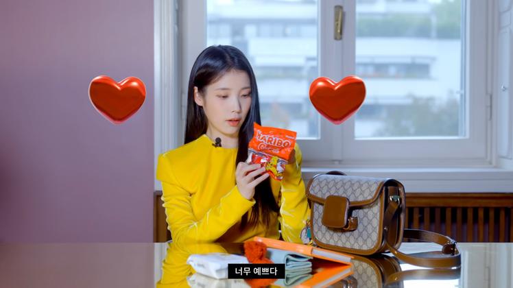 女神私下是小吃货！IU开箱GUCCI爱包随身物品太亲民