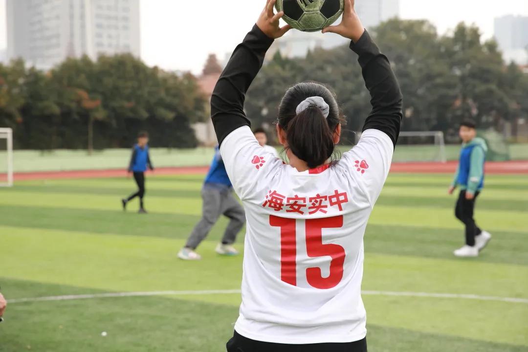 鐖辫繍鍔ㄦ墠鍋ュ悍鍥剧墖,杩愬姩寮哄仴浣撻瓌灞曠幇闈掓槬椋庨噰