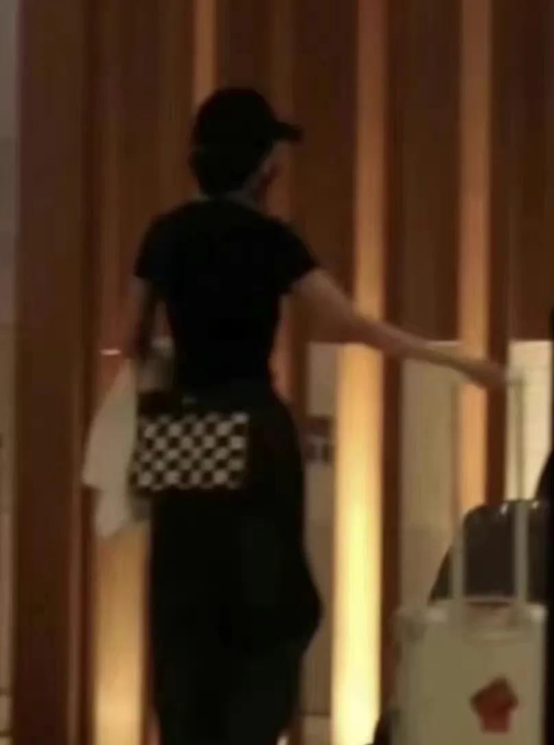 杨幂和父母去看糯米,杨幂回香港看望女儿小糯米