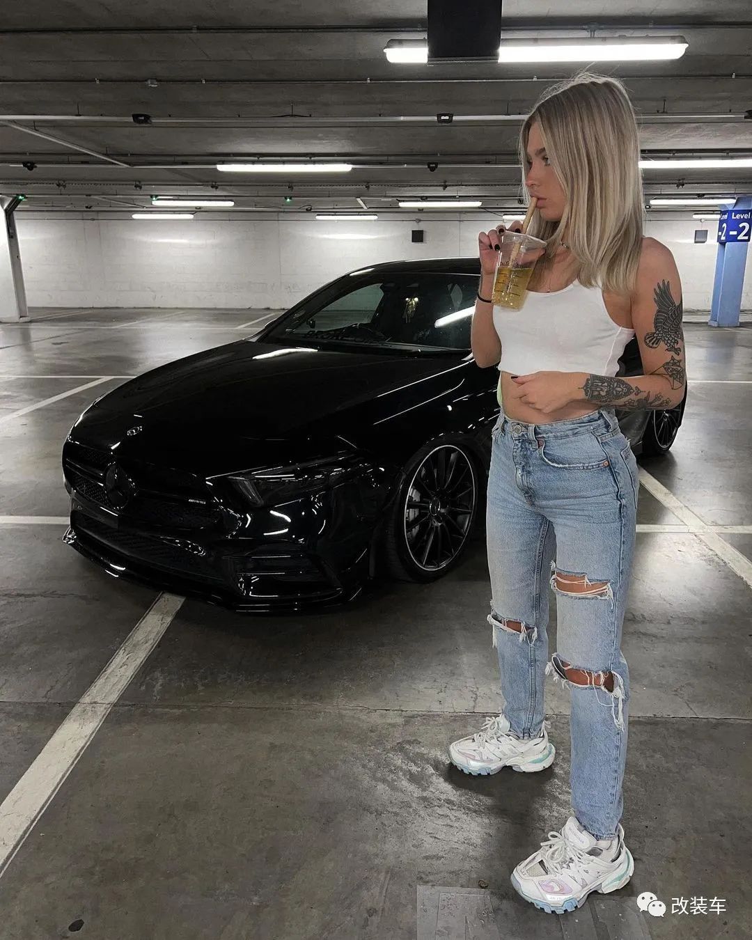 奔驰c级小姐姐改装,奔驰威霆改装小姐姐