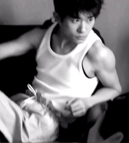 易烊千玺压轴出席阿玛尼活动,易烊千玺出席阿玛尼