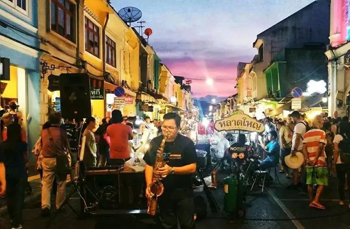 普吉岛青蛙夜市的人间烟火气,泰国普吉岛烟火气
