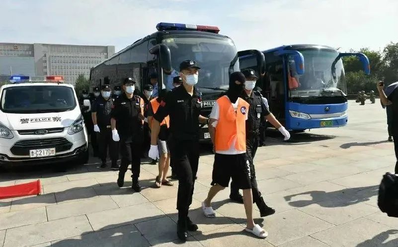 群发短信诈骗案中短信平台犯罪吗 (群发诈骗短信100条被抓)