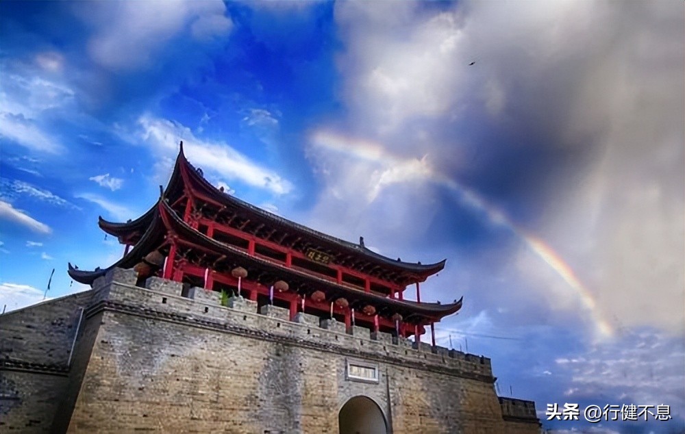 解析人生如梦一樽还酹江月,念奴娇赤壁怀古朗诵一樽还酹江月