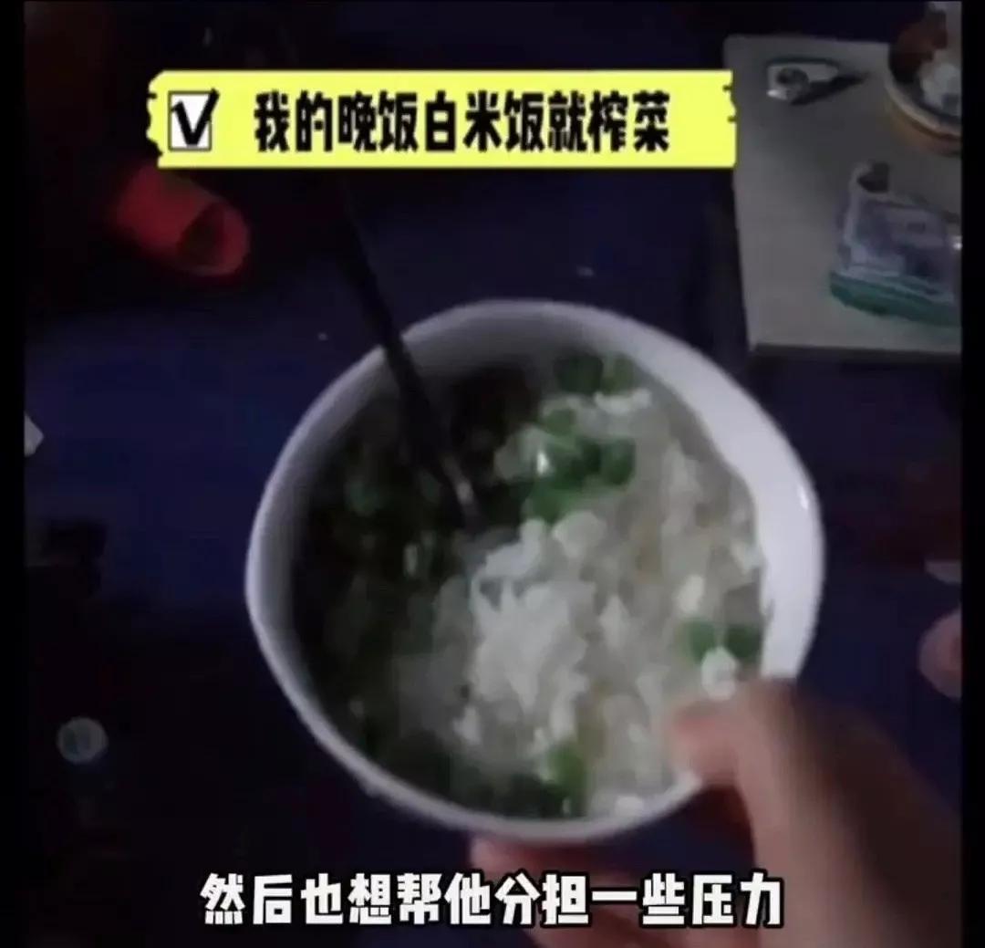 女生摆摊两年送男友28件礼物后续,女孩摆摊两年给男友28件后续礼物