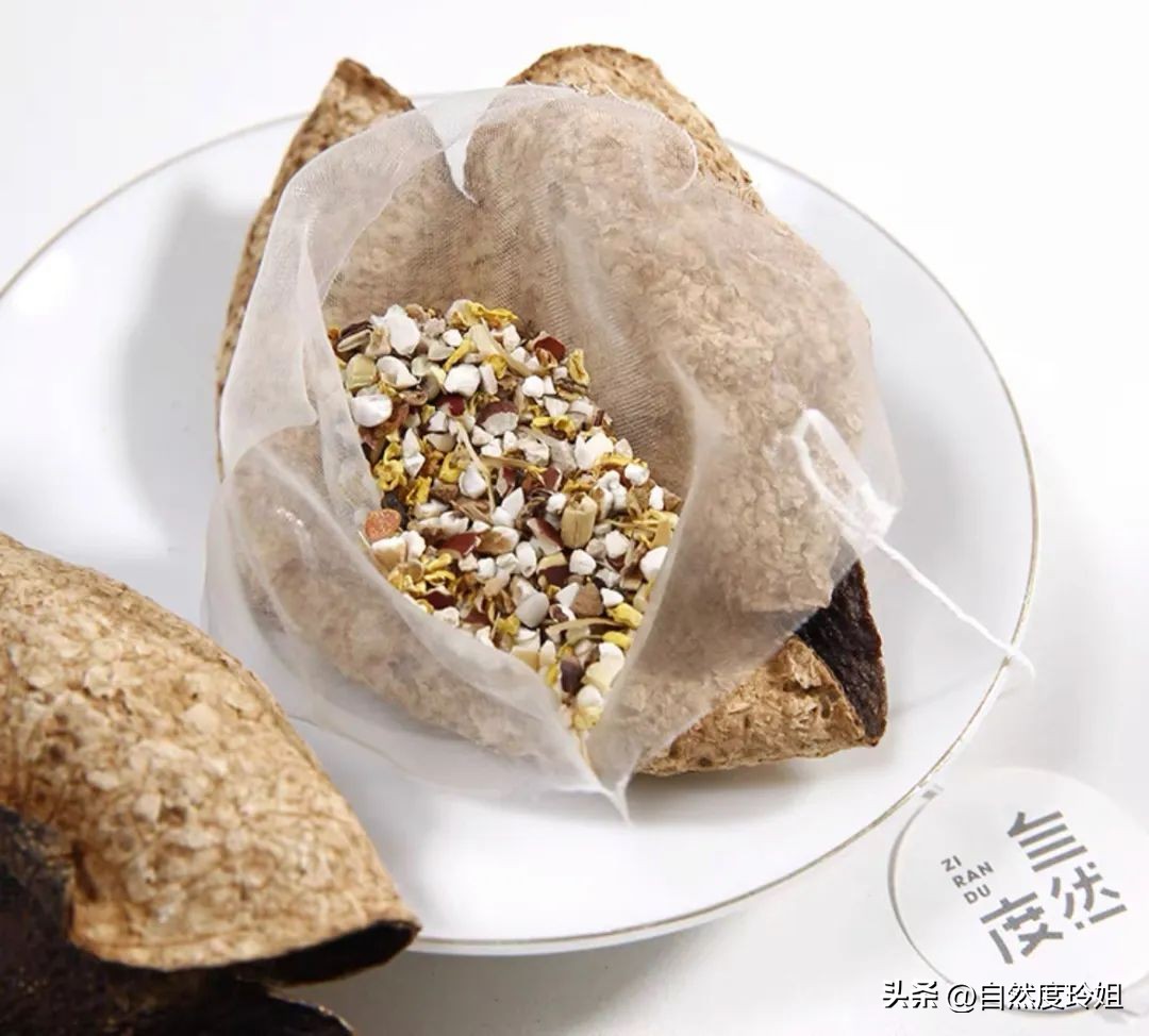 夏天手脚长小水泡很痒是什么原因,夏天长痒痒的水泡