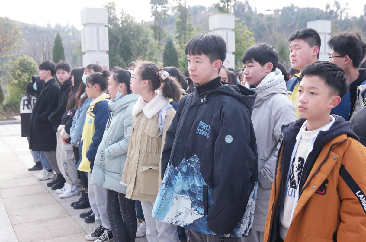 初三成绩差被老师劝退怎么办,初三学生因成绩差被劝退