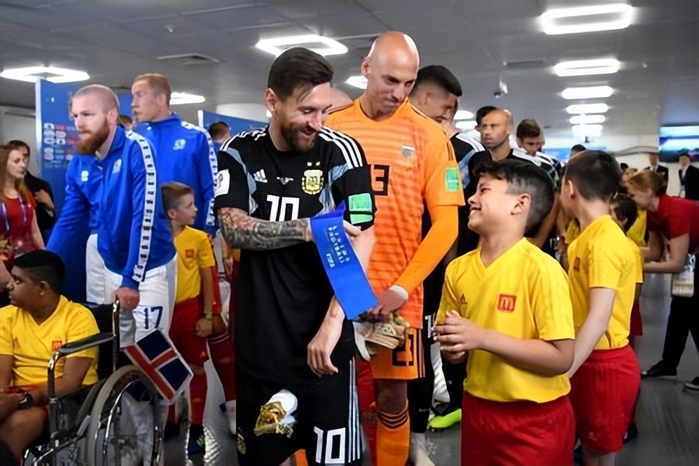 梅西世界杯淘汰赛数据与c罗对比,c罗对战梅西的世界杯比赛回放