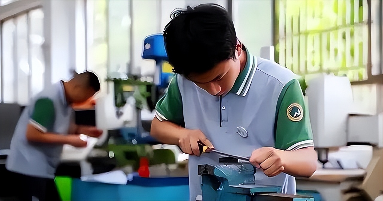 技校与高中学生的差别,技校学生和高中学生的差别