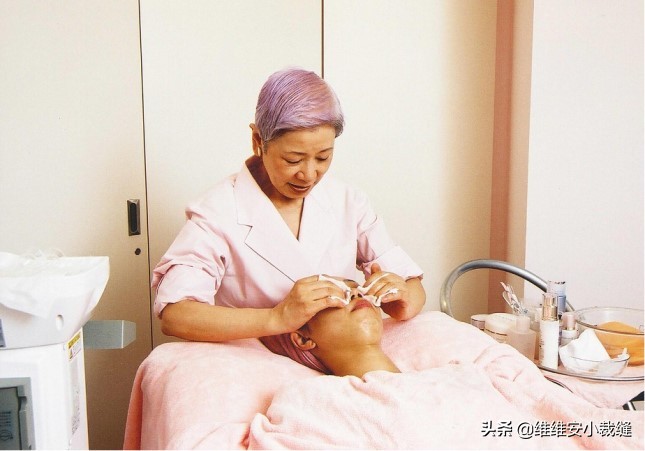 近80岁凭零毛孔美肌登上热搜，好肌肤离不开她的独家3分钟水膜法