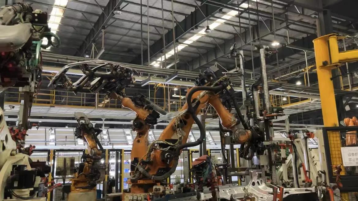 拼在*光春**里——年产值达150亿！这家企业每两分钟就有一台新车“诞生”